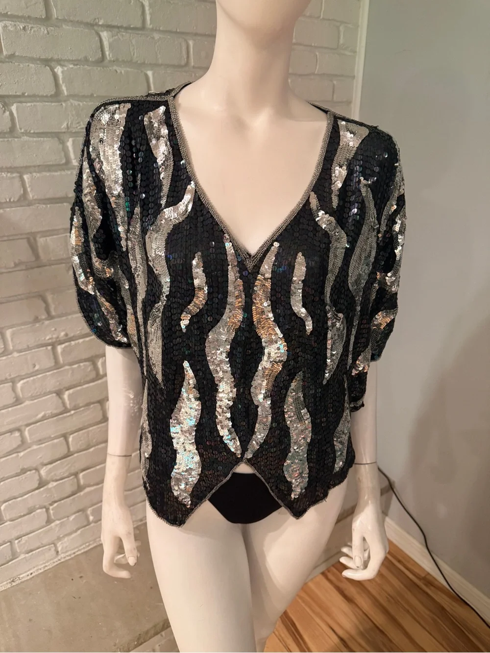 St. Honore NWT Vintage 100% Silk Black & Silver Zebra Sequin Top OS